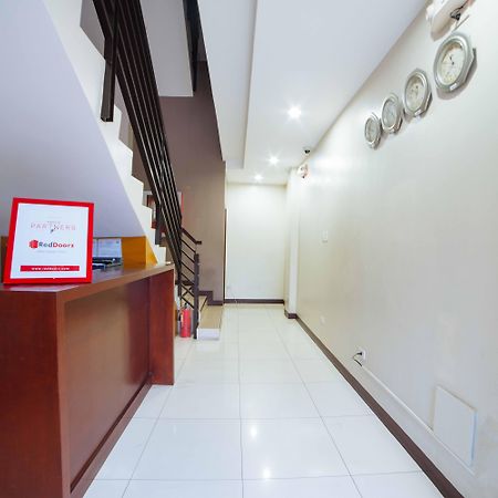 Reddoorz Near Angeles University Foundation Bagian luar foto