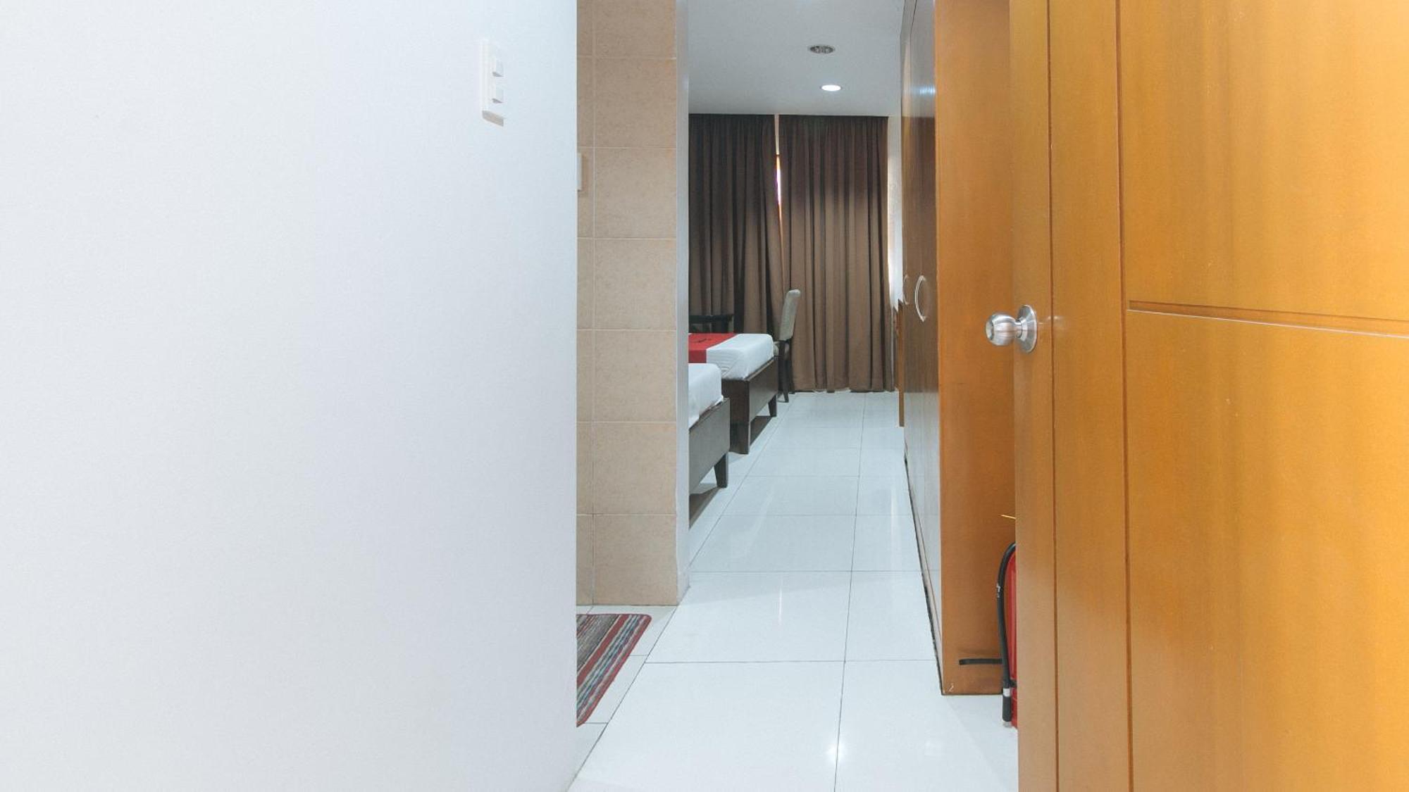 Reddoorz Near Angeles University Foundation Bagian luar foto