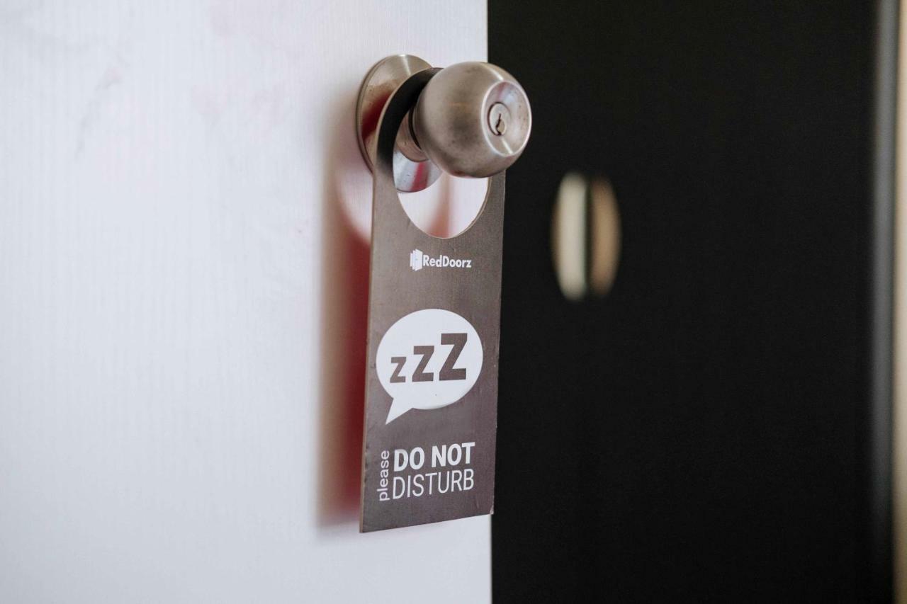 Reddoorz Near Angeles University Foundation Bagian luar foto