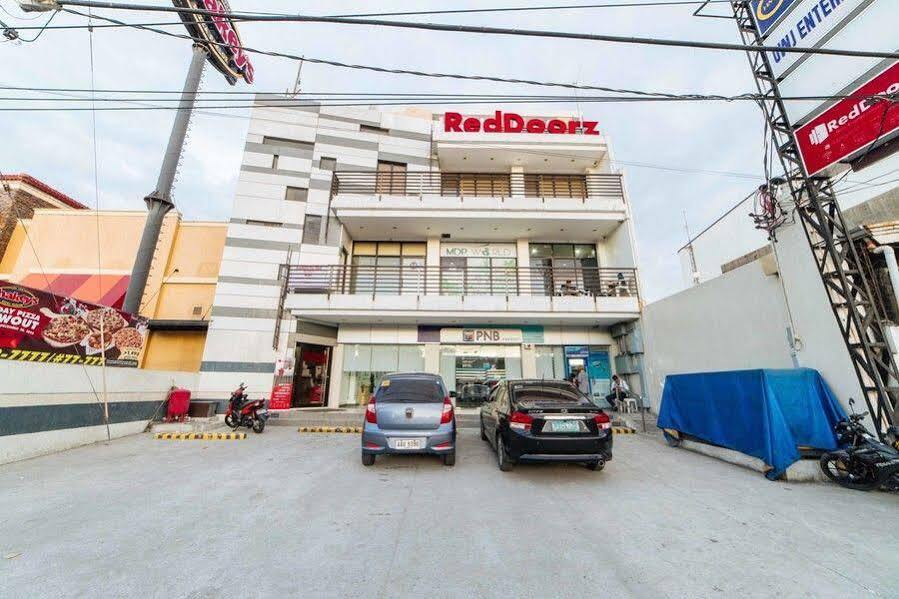 Reddoorz Near Angeles University Foundation Bagian luar foto